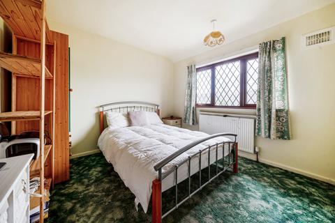 40 Acres Hall Crescent, Pudsey, LS28 9DZ