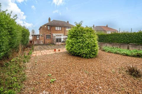 40 Acres Hall Crescent, Pudsey, LS28 9DZ