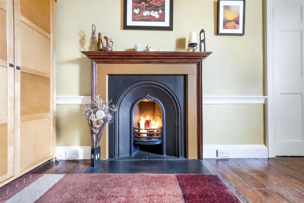 Bed 1 Fireplace
