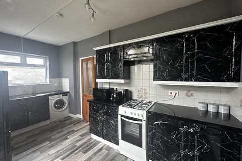 2 bedroom townhouse to rent, Walfrey Gardens, Dagenham, RM9
