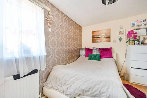 2 bedroom flat for sale - Copley Close, Hanwell, London, W7