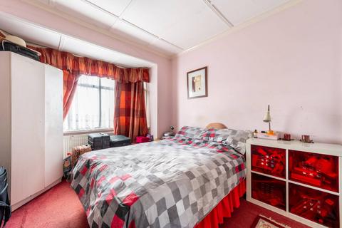 4 bedroom terraced house for sale, Village Way, Neasden, London, NW10