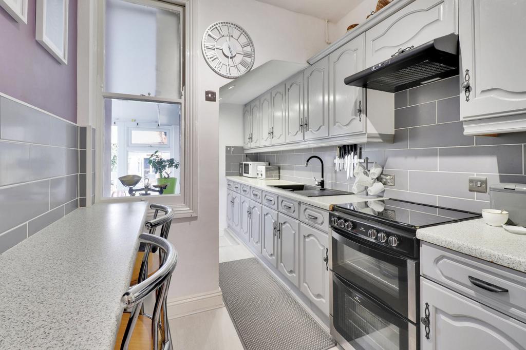 Priory Road, Dartford, DA1 3 bed terraced house for sale £400,000