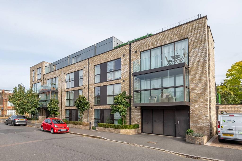 Montague Road, Wimbledon, London, SW19 1 bed flat for sale £510,000