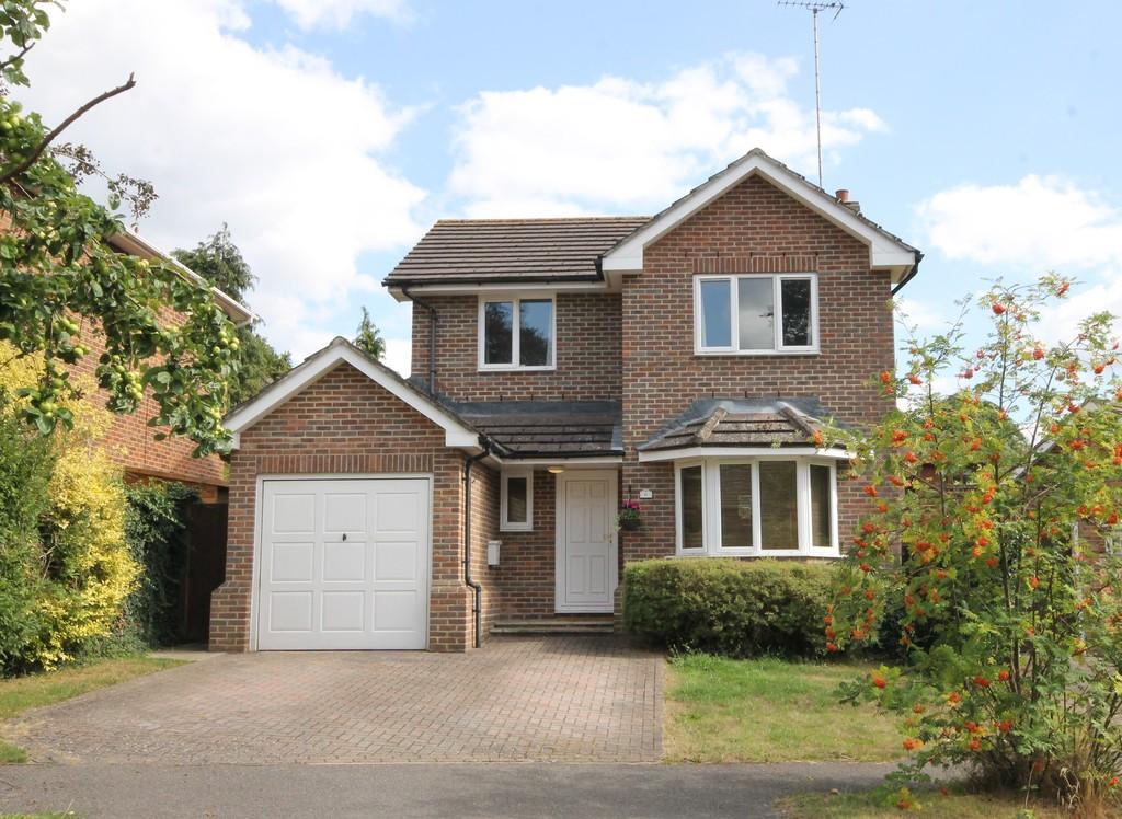 WEST DOWN, GREAT BOOKHAM, KT23 3 bed detached house to rent £2,595
