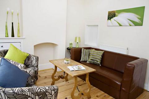 4 bedroom terraced house to rent - Lamcote Grove, The Meadows, Nottingham