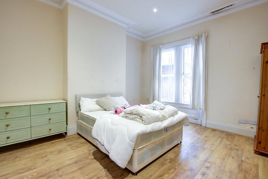 Bedroom 0