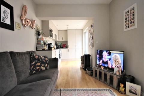 2 bedroom flat to rent, Senrab Street, Limehouse, London