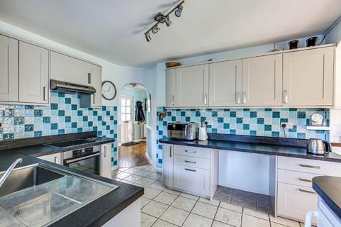 4 Parsonage Close, Warlingham, CR6 9EN