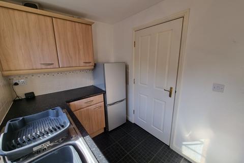 2 bedroom flat to rent, Lincoln Way, North Wingfield, Derbyshire