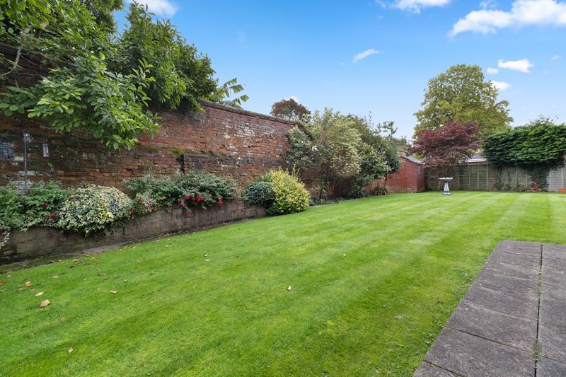 12 Pound Close, Ledbury, Herefordshire, HR8 4 bed detached house for
