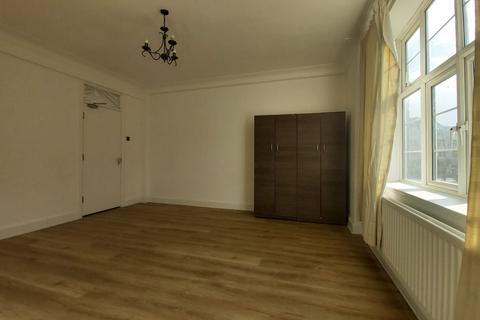 1 bedroom in a house share to rent, Flat , Astoria Mansions, Streatham High Road, London