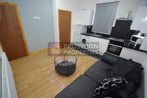 2 bedroom terraced house to rent, Thornville Mount, Hyde Park LS6