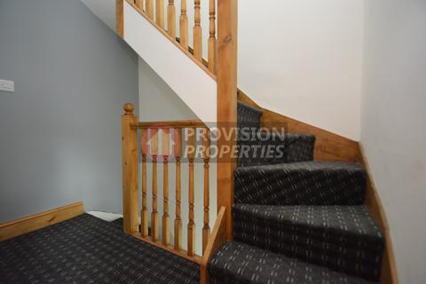 2 bedroom terraced house to rent, Thornville Mount, Hyde Park LS6