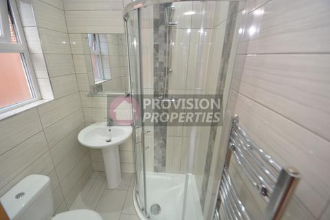 2 bedroom terraced house to rent, Thornville Mount, Hyde Park LS6
