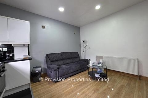 2 bedroom terraced house to rent, Thornville Mount, Hyde Park LS6