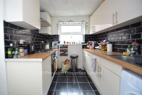 5 bedroom terraced house to rent, Ashville Road, Hyde Park LS6