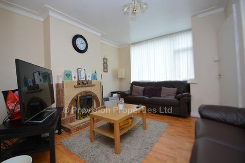 2 bedroom terraced house to rent, Park View Avenue, Burley LS4