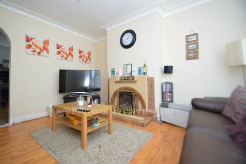 2 bedroom terraced house to rent, Park View Avenue, Burley LS4