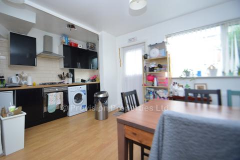 2 bedroom terraced house to rent, Park View Avenue, Burley LS4