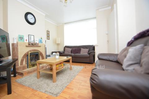 2 bedroom terraced house to rent, Park View Avenue, Burley LS4