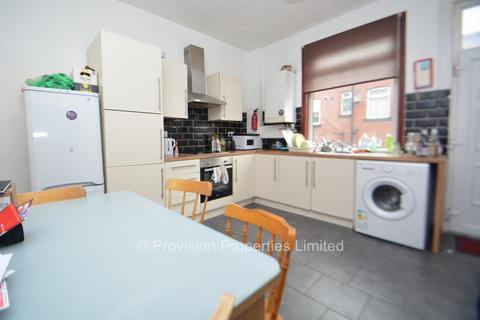 4 bedroom terraced house to rent, Harold Grove, Hyde Park LS6