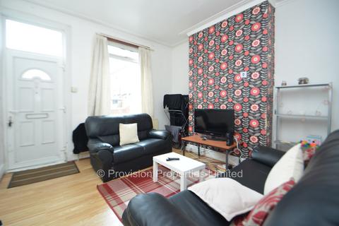 4 bedroom terraced house to rent, Harold Grove, Hyde Park LS6