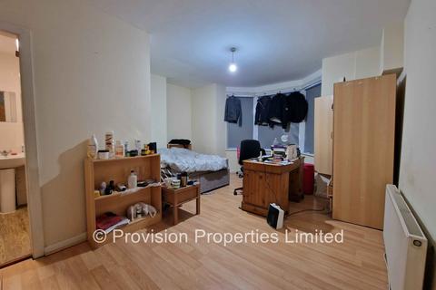 2 bedroom flat to rent, Royal Park Terrace, Hyde Park LS6