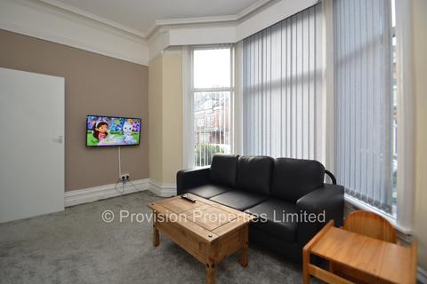 2 bedroom flat to rent, Regent Park Avenue, Hyde Park LS6