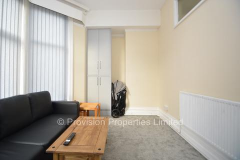 2 bedroom flat to rent, Regent Park Avenue, Hyde Park LS6