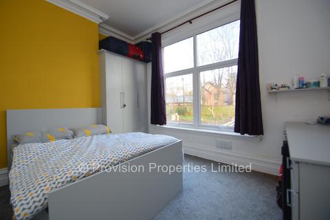 2 bedroom flat to rent, Regent Park Avenue, Hyde Park LS6