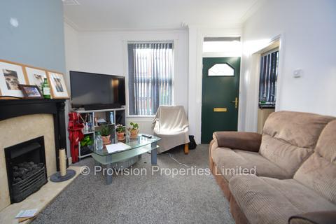 2 bedroom terraced house to rent, Thornville Road, Hyde Park LS6