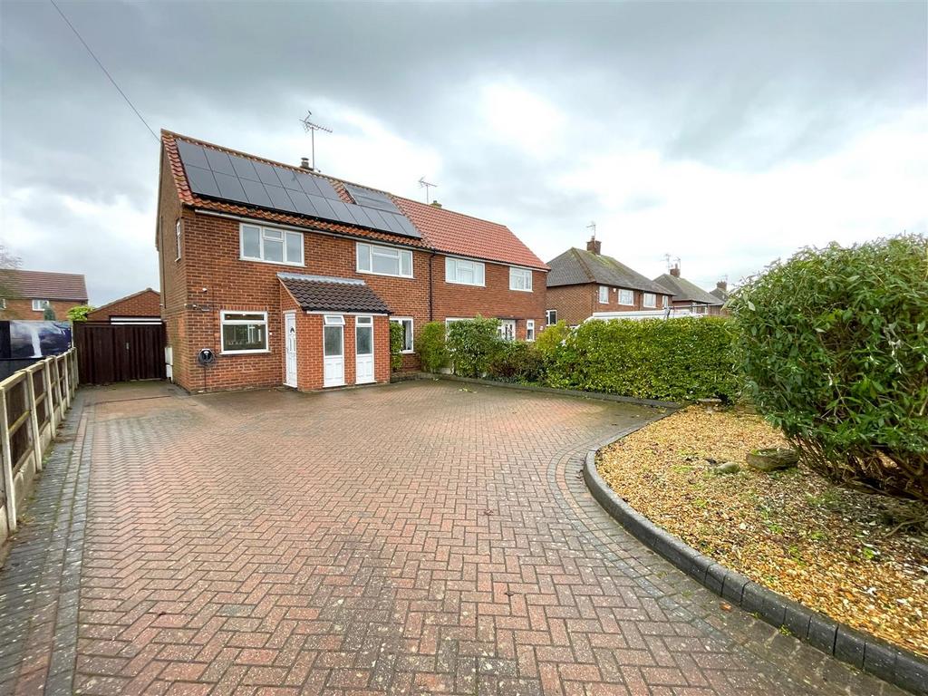 Station Lane, Farnsfield, Newark 3 bed semidetached house for sale £