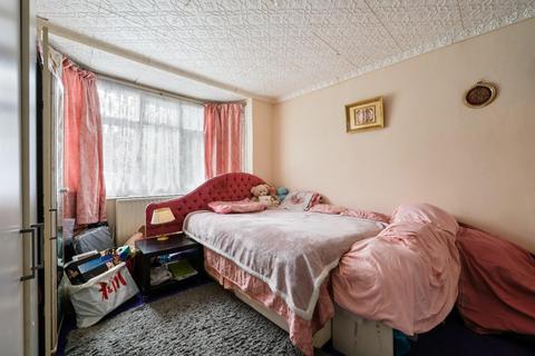 11 Ruxley Close, Epsom, KT19 9ND