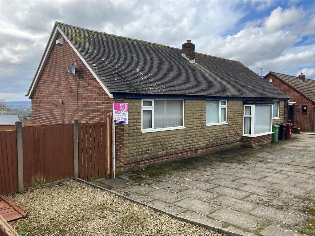 Chorley Old Road, Horwich, Bolton 3 bed detached bungalow for sale £
