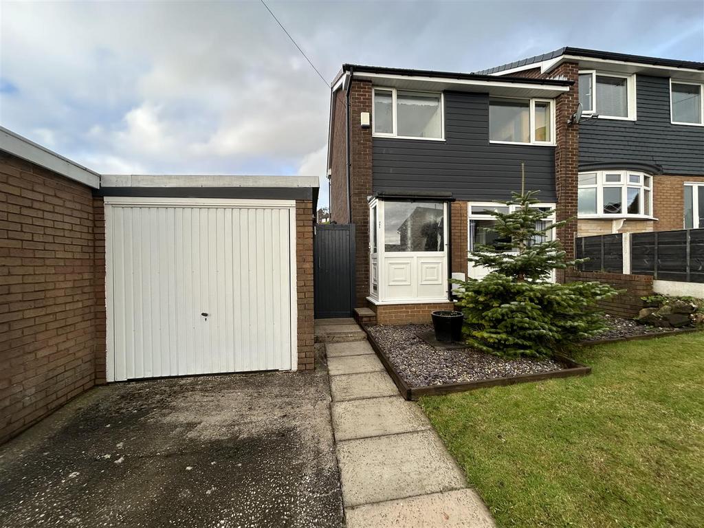 Vicarage Close, Springhead, Oldham 3 bed semidetached house for sale