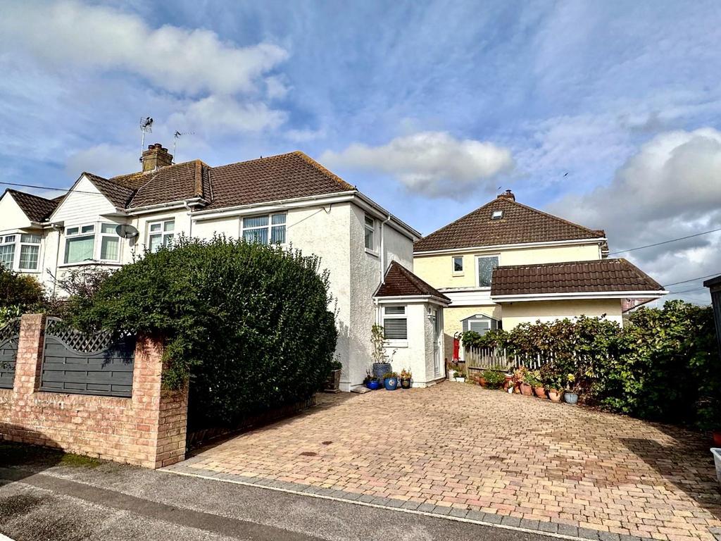 Newton Nottage Road, Porthcawl, Bridgend County Borough, CF36 5EA 4 bed