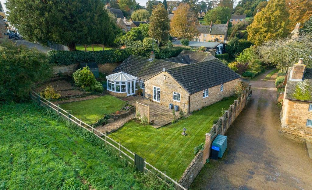 Butchers Lane, Boughton, Northampton 4 bed detached bungalow for sale
