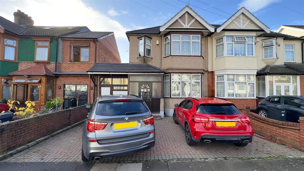 Fernhall Drive, Redbridge, IG4 5BW 4 bed semidetached house for sale