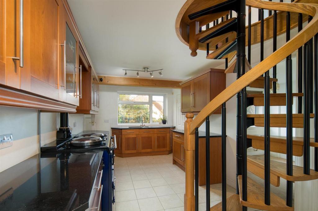 Wootton Bridge, Isle of Wight 5 bed detached house for sale £495,000