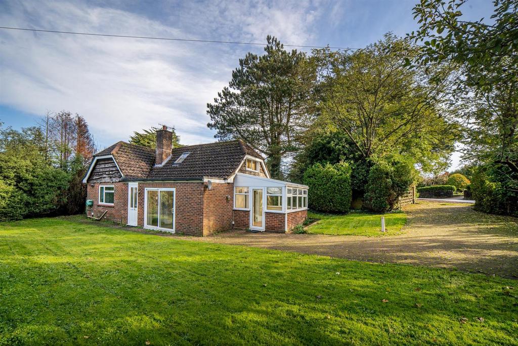 Wootton Bridge, Isle of Wight 5 bed detached house for sale £495,000