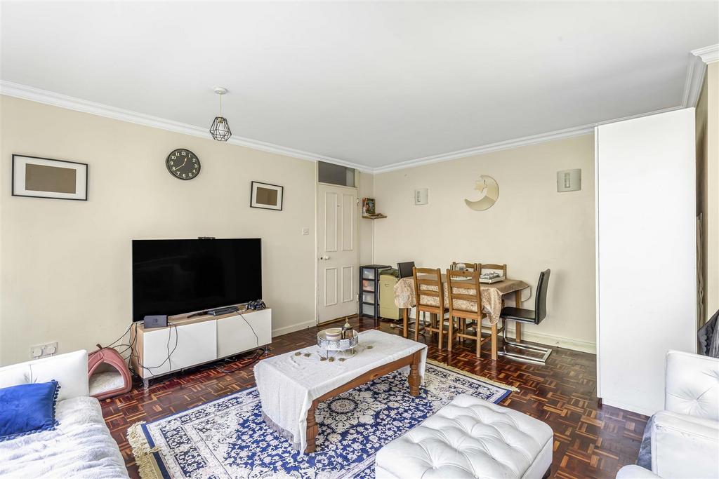 Queens Ride, Barnes, SW13 3 bed flat for sale £495,000
