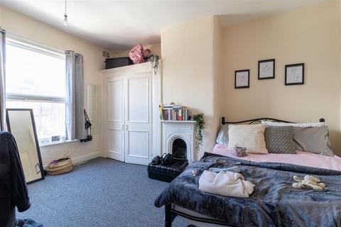 undefined, Royal Park Avenue, Hyde Park, Leeds