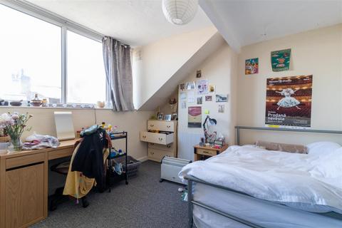 undefined, Royal Park Avenue, Hyde Park, Leeds