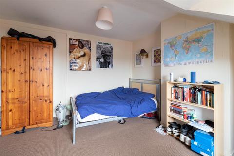 4 bedroom house to rent, Royal Park Avenue, Hyde Park, Leeds
