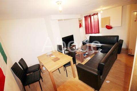 4 bedroom house to rent, Royal Park Avenue, Hyde Park, Leeds