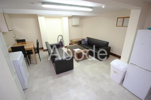 4 bedroom house to rent, Royal Park Avenue, Hyde Park, Leeds