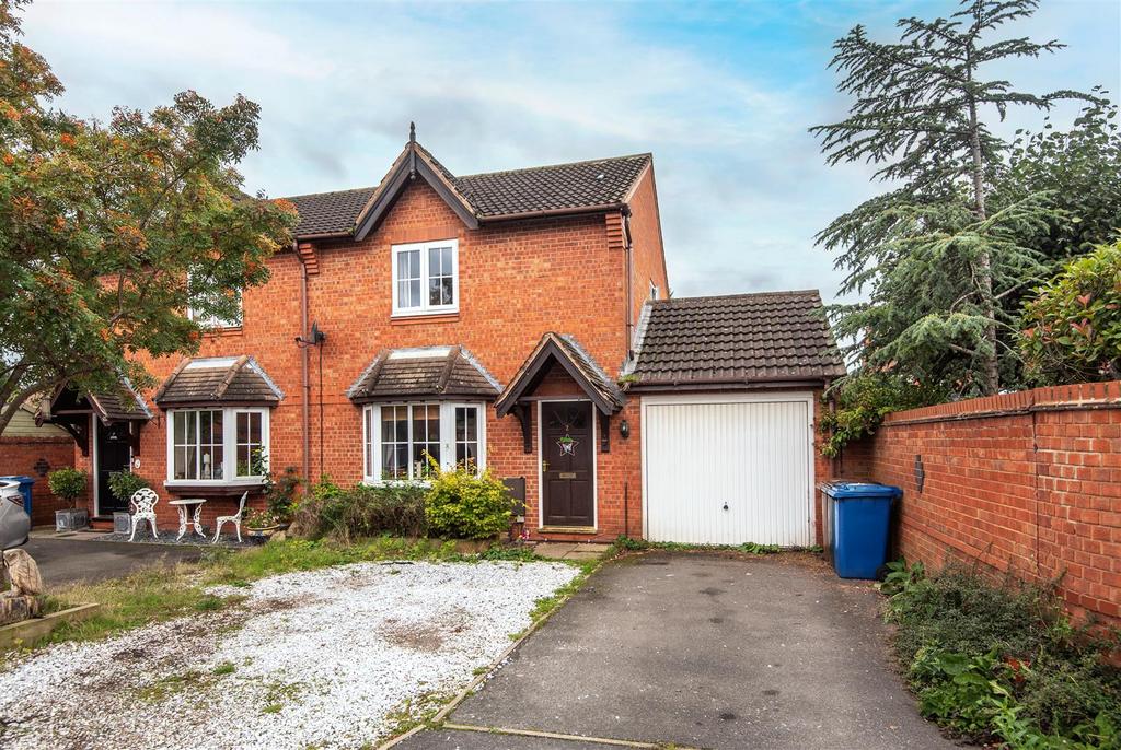 Poppy Gardens, Alrewas, BurtonOnTrent 3 bed semidetached house for