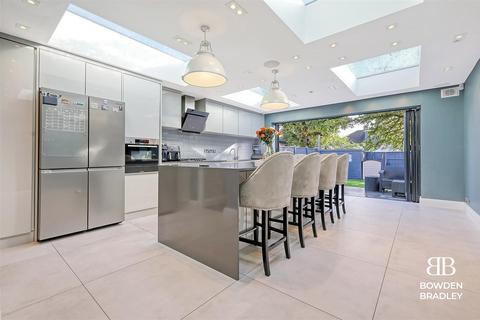 68 Hanover Gardens, Ilford, IG6 2RA