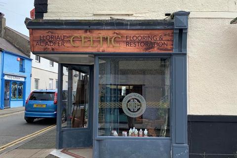Shop to rent - 1 New Street, Caernarfon